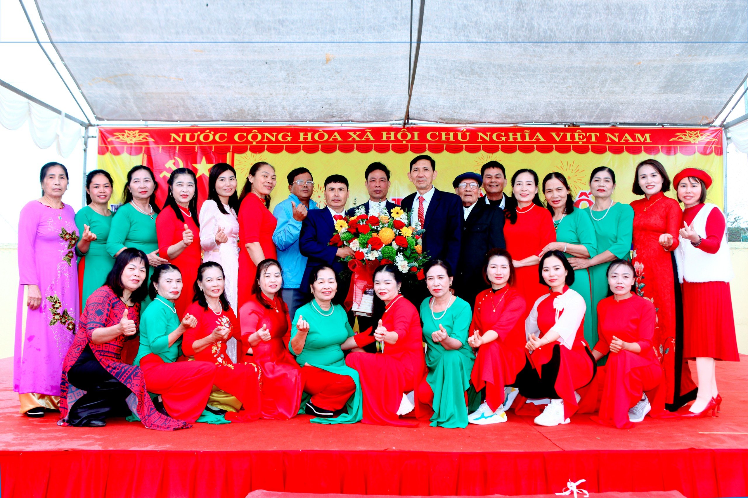 Thôn Trung Đình, xã Quảng Định tổ chức lễ công bố Quyết định Thôn đạt chuẩn nông thôn mới kiểu mẫu năm 2023